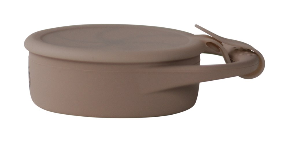 Its easy-grip handle, soft silicone material, and protective lid with stay-put strap make this the perfect accessory for snacking at home or on the go.
100% food-gra