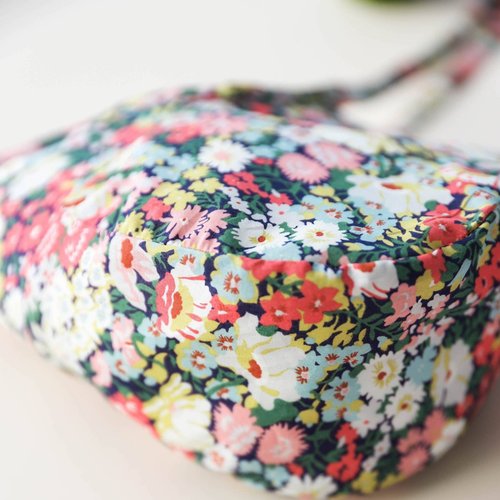 A versatile + stunning floral, you'll treasure Wild Poppy forever.
Why you'll love our brimless bonnets:
* Classic bonnet silhouette that sweetly frames your ba