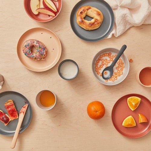 Our children's bamboo fibre bowl set features (4) bowls in a Scandi-inspired range of colors so delicious that they’ve earned a place at the grown-ups’ table! These