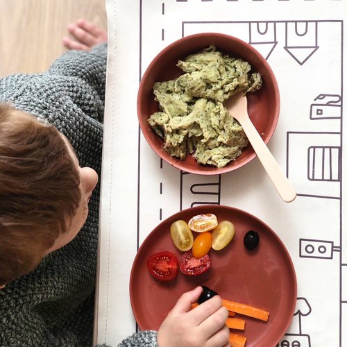 Our children's bamboo fibre bowl set features (4) bowls in a Scandi-inspired range of colors so delicious that they’ve earned a place at the grown-ups’ table! These