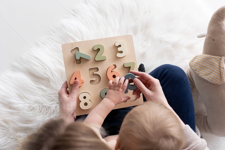 Your little baby girl or baby boy will love playing and learning their numbers with this adorable wooden puzzle by Pearhead!
• Includes wooden 1-10 number puzzle in