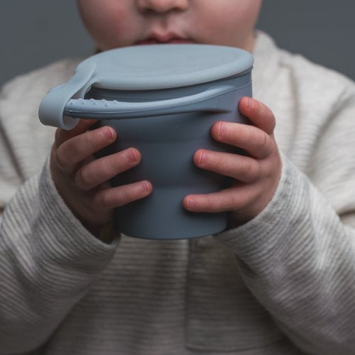 Its easy-grip handle, soft silicone material, and protective lid with stay-put strap make this the perfect accessory for snacking at home or on the go.
100% food-gra