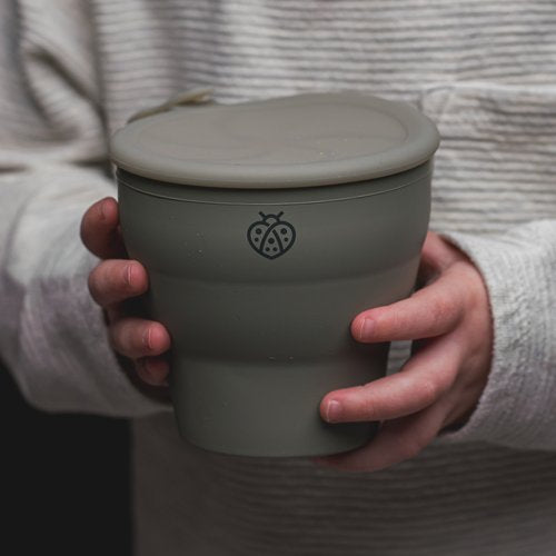 Its easy-grip handle, soft silicone material, and protective lid with stay-put strap make this the perfect accessory for snacking at home or on the go.
100% food-gra