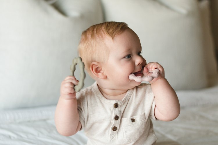 The ring design is super easy for baby to grasp and hold, and the variety of textures help soothe sore gums. Made of 100% food-grade silicone, it’s easy to wash and