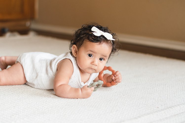 The ring design is super easy for baby to grasp and hold, and the variety of textures help soothe sore gums. Made of 100% food-grade silicone, it’s easy to wash and