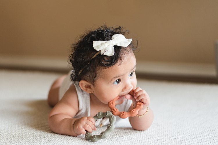 The ring design is super easy for baby to grasp and hold, and the variety of textures help soothe sore gums. Made of 100% food-grade silicone, it’s easy to wash and