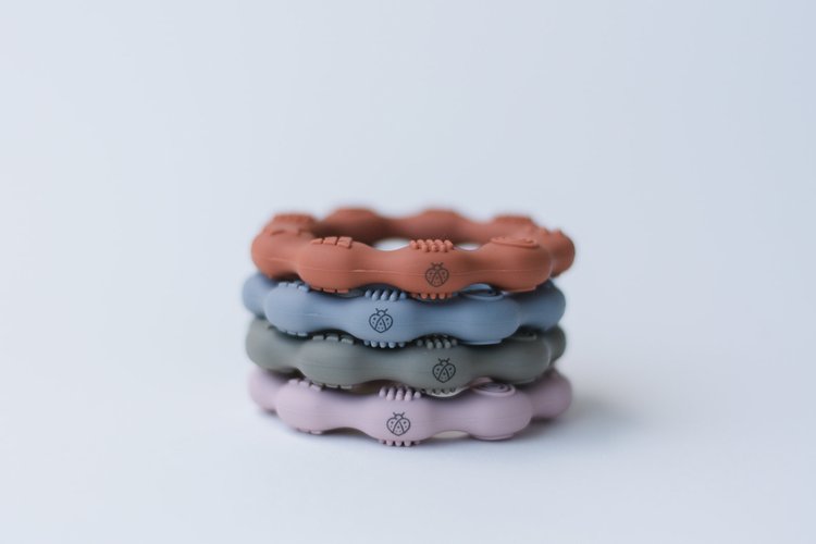 The ring design is super easy for baby to grasp and hold, and the variety of textures help soothe sore gums. Made of 100% food-grade silicone, it’s easy to wash and