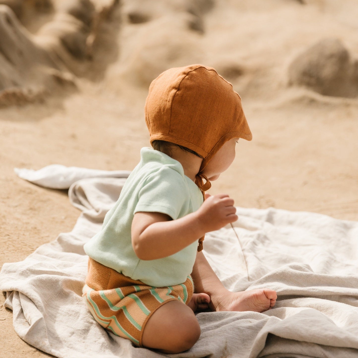 Brimmed Rust Linen Bonnet Cotton-Lined