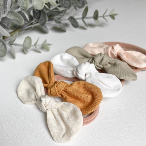 The perfect hair accessory for your precious little girl in our classic Earth color!
Each bow is made of 100% cotton material, hand-sewn in Kansas and comes attached