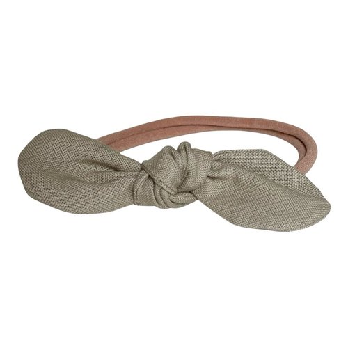 The perfect hair accessory for your precious little girl in our classic Earth color!
Each bow is made of 100% cotton material, hand-sewn in Kansas and comes attached