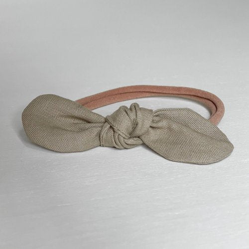 The perfect hair accessory for your precious little girl in our classic Earth color!
Each bow is made of 100% cotton material, hand-sewn in Kansas and comes attached