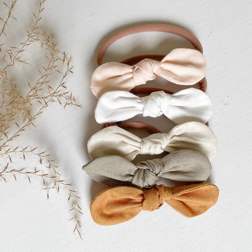 The perfect hair accessory for your precious little girl in our classic Earth color!
Each bow is made of 100% cotton material, hand-sewn in Kansas and comes attached