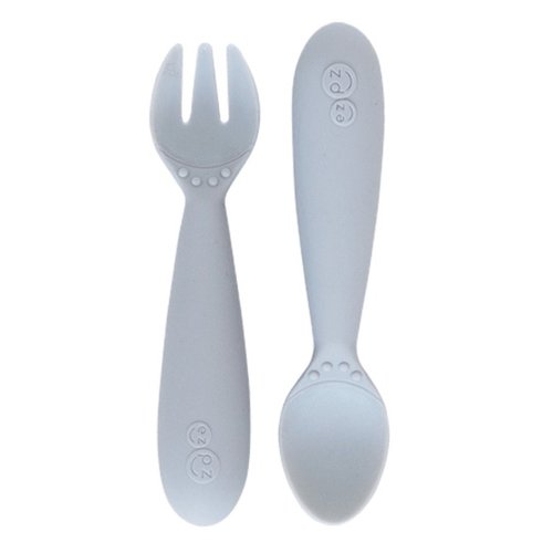 
Learning to self-feed is an important developmental milestone, and the ezpz Mini Utensils are designed to help toddler learn how to eat with a spoon (scooping) and 