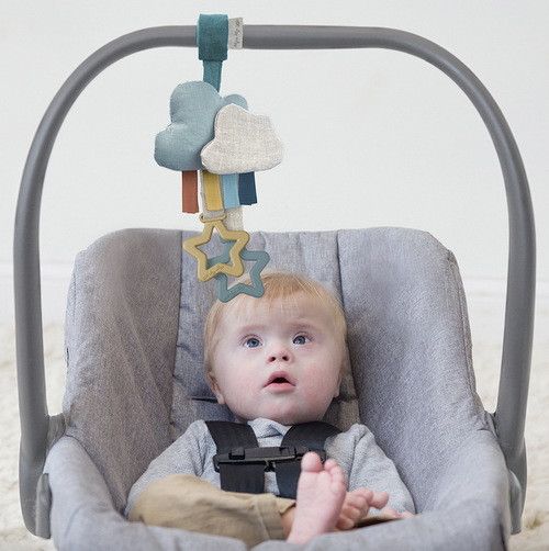 Let’s Explore! Our Ritzy Jingle™ from our Bitzy Bespoke™ collection is the playful pick-me-up your babe can’t resist!
Sensory design in mind, this toy is crafted wit
