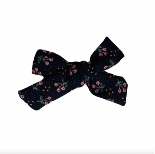 The perfect hair accessory for your precious little girl in our limited edition navy floral color!
Due to the nature of how our Limited Edition fabrics are purchased