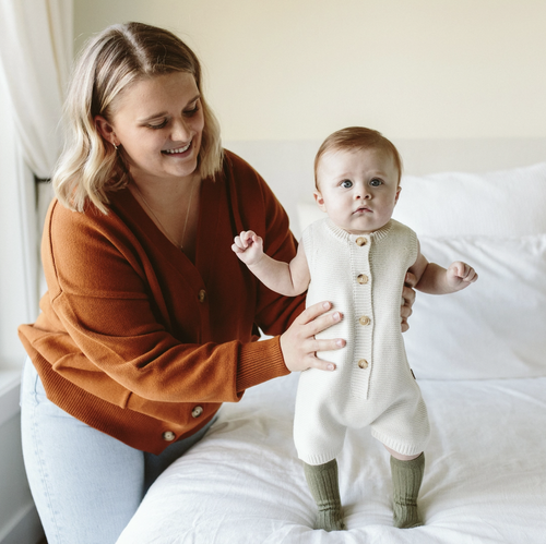 Our organic soft one piece knit outfit is the coziest day-wear for your babes. Made for adventure and soft enough for sleep.
Fabric: 100% Organic Cotton
- New garter