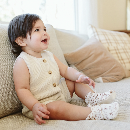 Our organic soft one piece knit outfit is the coziest day-wear for your babes. Made for adventure and soft enough for sleep.
Fabric: 100% Organic Cotton
- New garter