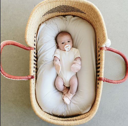 





Never lose another sock. A super-soft organic baby boot that is adjustable and stays on no matter what. Featuring our two-part adjustable closure system that r