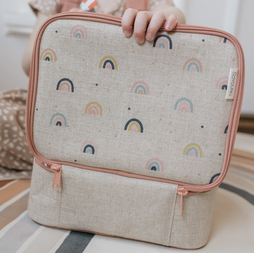 RULE THE PLAYGROUND WITH OUR STANDOUT WASHABLE INSULATED KIDS LUNCH BOXES!
Cheerful and bright our Neo Rainbow print is the perfect reminder that even our stormiest 