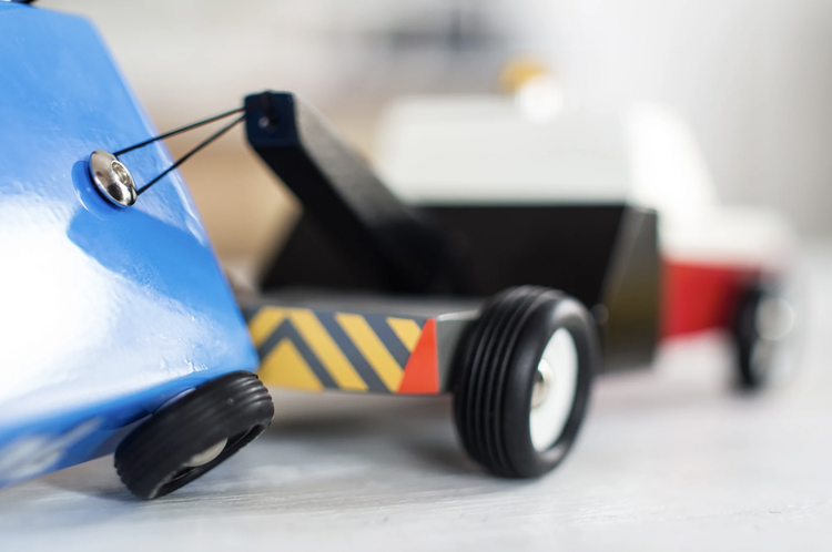 A staple of every garage, Towie is glad to jump to any car's rescue. Sturdy, and ready to use its rubber band to help a car in need.
Materials &amp; Info: Solid Beec