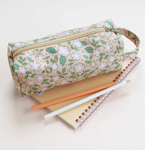 This cool pencil case keeps all your pens and pencils securely in one place. Made from the same durable material as the backpacks, it is lined in the inside, has a z