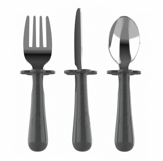 



Our 3-piece utensils set is ergonomically designed to safely nurture independence in little ones ready to meet their next self-feeding developmental milestone. U