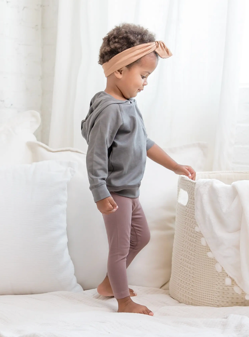 



Our organic Leggings are comfy and classic wardrobe staple. These bottoms have the superior softness and luxurious feel of high quality organic cotton. The water