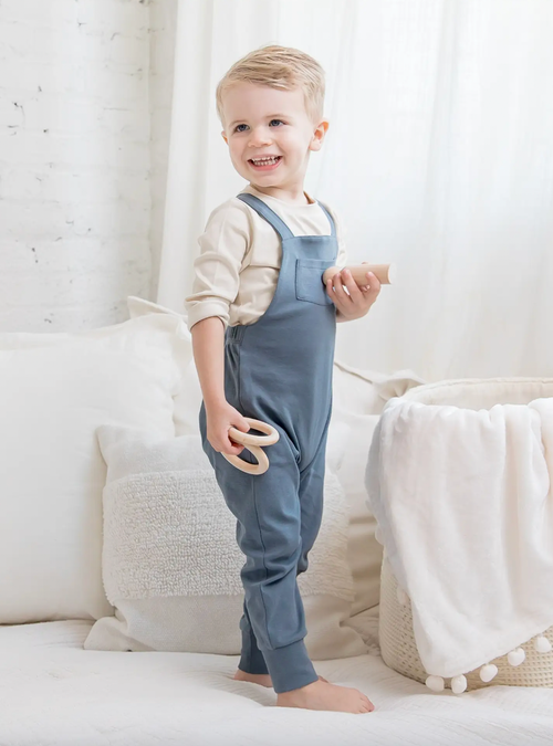 



Let your toddler tumble around in our Oli Overalls. With a tiny pocket to hold their treasures and our gentle organic fabric, these overalls are ready for action