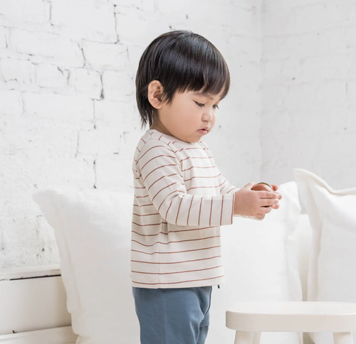 


With clean lines and set-in sleeve details, the Turk Long Sleeve pairs seamlessly with your favorite bottoms, both tucked and untucked. This super-soft tee is a c