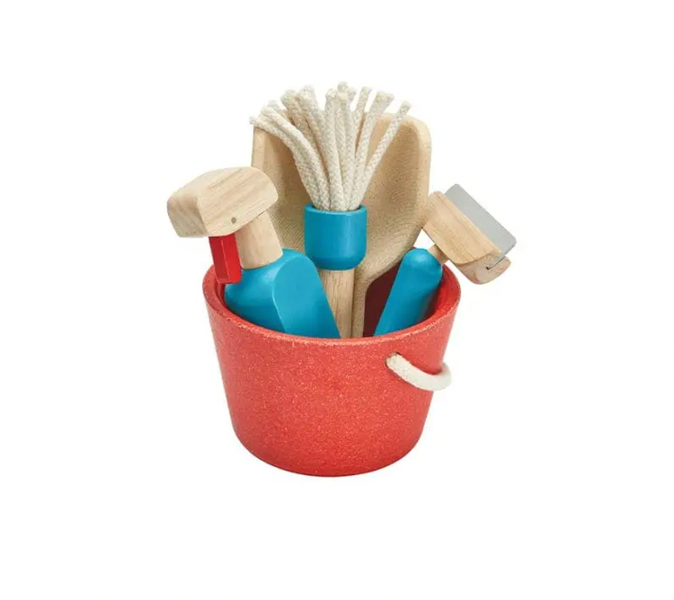 Enjoy this Cleaning Set with your children and partner with them to understand the importance of keeping a clean space! The set includes a bucket, spray bottle, sque