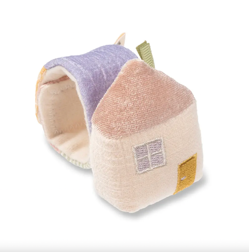 Shake It, Babe! Our Itzy Bitzy Rattleâ„¢ wrist rattle is sure to captivate and delight baby with every move they make. Made of soft natural cotton fabric, it easily at
