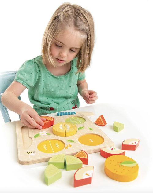 Teach your little ones the concept of fractions using our juicy Citrus Fractions! Use the knife to cut the round fruits in halves, quarters or fifths! The fractions 