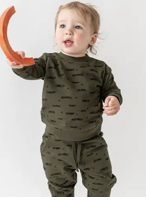 Our Crewneck Sweatshirt is the perfect wardrobe piece when you are on the go. Grab this for your little boy on your way out the door to layer into his outfit!
100% C