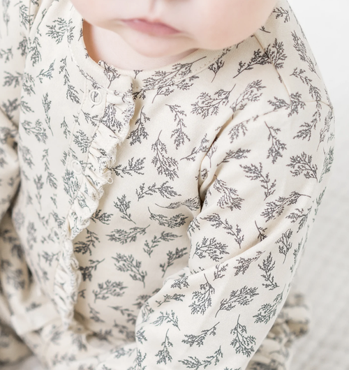 With its relaxed bubble silhouette, adorable flutter puff sleeves, and delicate coconut button closure on the back, the Isla Muslin Bubble Romper makes for the sweet