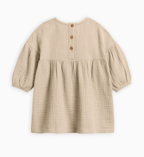
The Ophelia Muslin Dress is all about the sweet details. With long balloon sleeves and elastic cuffs, a dainty button closure at the back of the neck, and a gathere