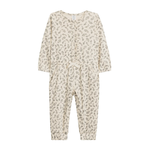 With its relaxed bubble silhouette, adorable flutter puff sleeves, and delicate coconut button closure on the back, the Isla Muslin Bubble Romper makes for the sweet