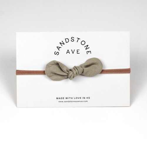 The perfect hair accessory for your precious little girl in our classic Earth color!
Each bow is made of 100% cotton material, hand-sewn in Kansas and comes attached