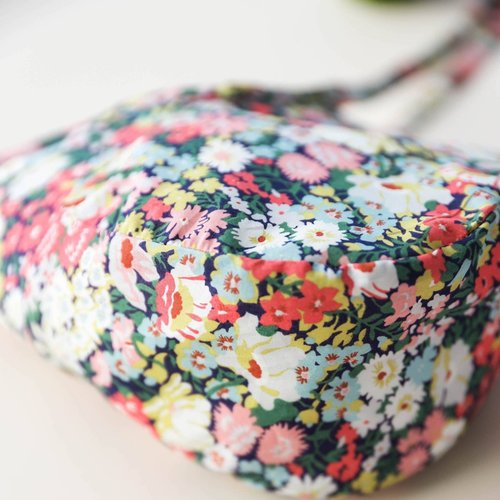 




A versatile + stunning floral, you'll treasure Wild Poppy forever.
Why you'll love our brimless bonnets:
* Classic bonnet silhouette that sweetly frames your ba