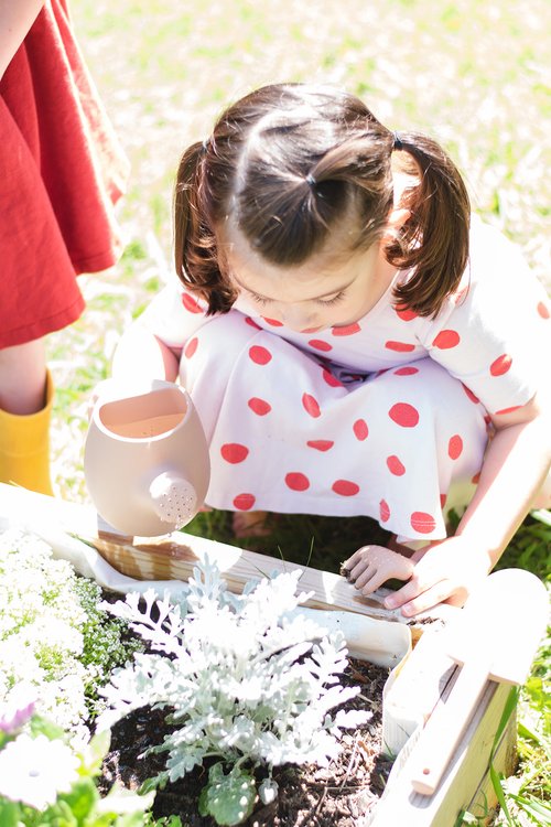 Our three-piece gardening set is perfect for your little one to get in on the action in the garden! Includes an easy-grip watering can and two tools. All pieces are 