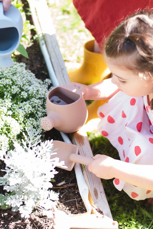 Our three-piece gardening set is perfect for your little one to get in on the action in the garden! Includes an easy-grip watering can and two tools. All pieces are 